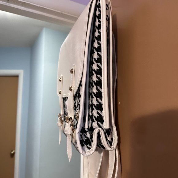 Backpack - Picture 2 of 10